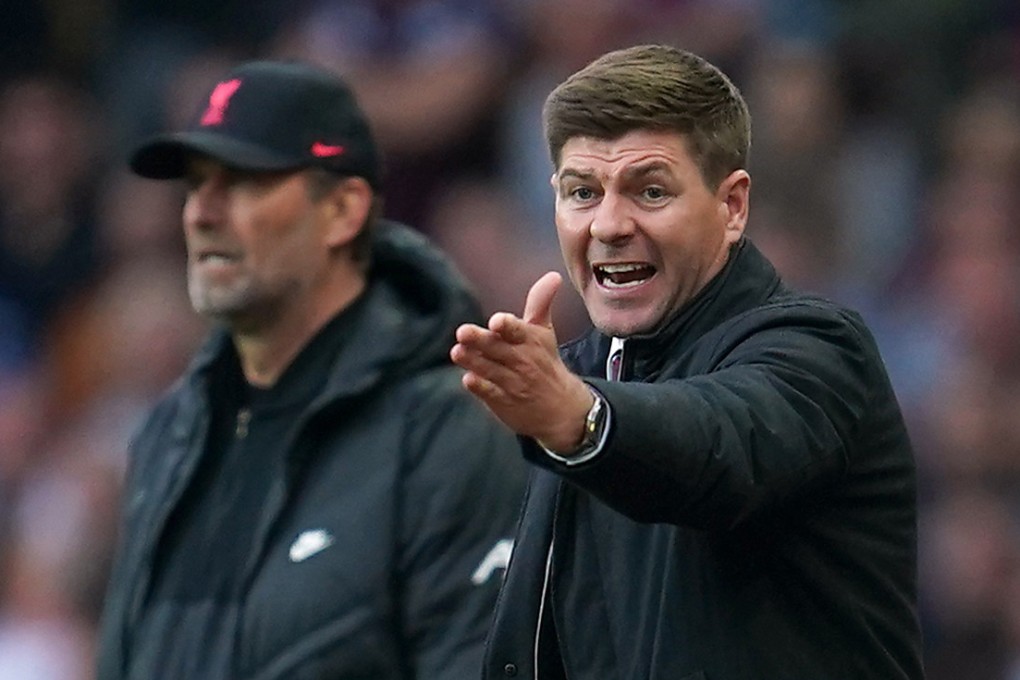 Aston Villa manager Steven Gerrard and Liverpool manager Jurgen Klopp (left) on the touchline during their English Premier League match at Villa Park. Photo: dpa