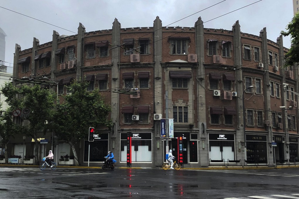 A quiet intersection in Shanghai. The effects of the extended lockdowns in China are still rippling through the global economy, and Europe could be among the hardest hit if the disruptions persist. Photo: AP
