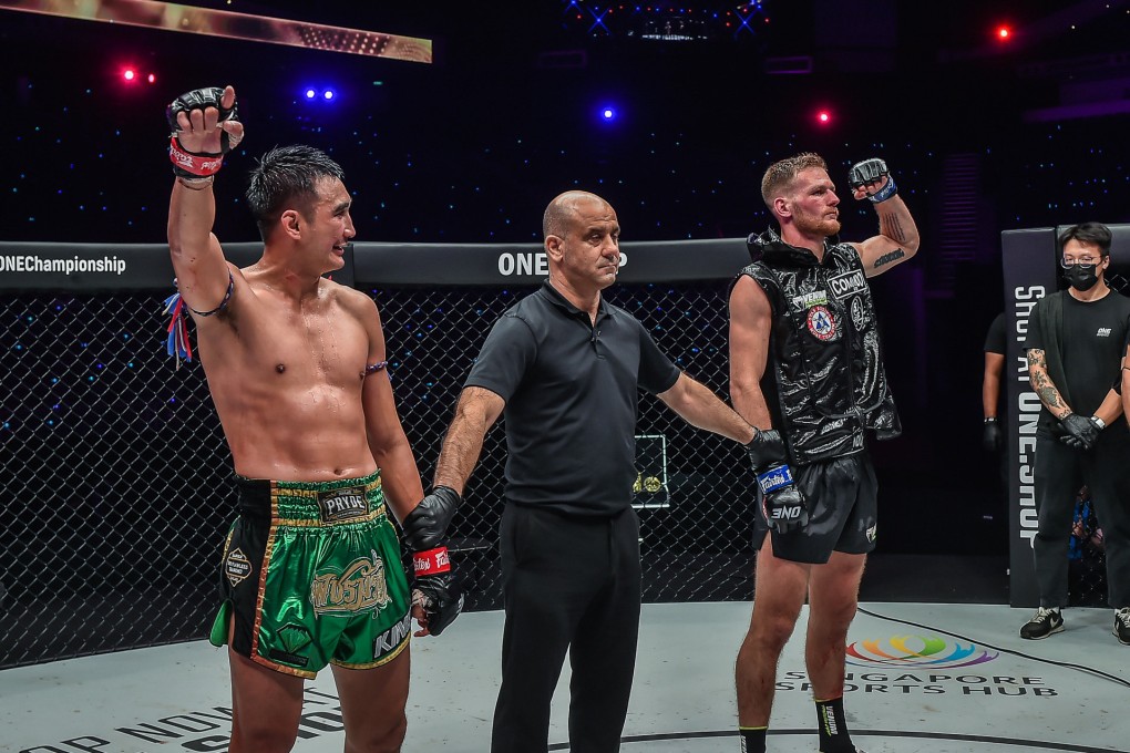 Petchmorakot and Jimmy Vienot await the judges’ decision after a competitive featherweight Muay Thai title fight at ONE Championship 157 in Singapore. Photos: ONE Championship.