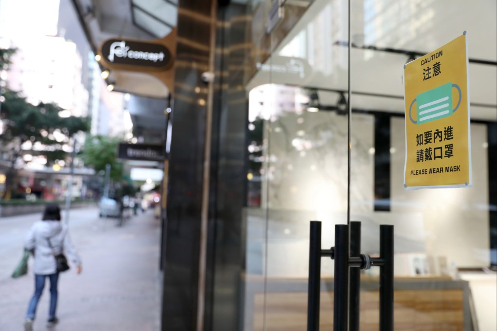 A notice at a shop in 2020 reminds people to wear masks. Photo: Xinhua