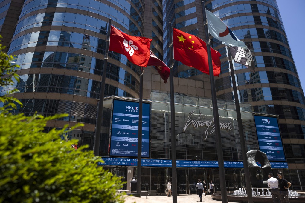 An electronic board displays the latest stock transactions outside Exchange Square, the building housing the bourse, in Hong Kong, May 19, 2022. Photo: EPA-EFE