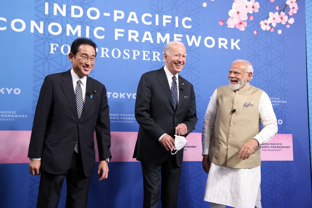 (L-R) Japanese Prime Minister Fumio Kishida, US President Joe Biden and Indian Prime Minister Narendra Modi smile during the launch of the Indo-Pacific Economic Framework in Tokyo, May 23. Photo: EPA-EFE