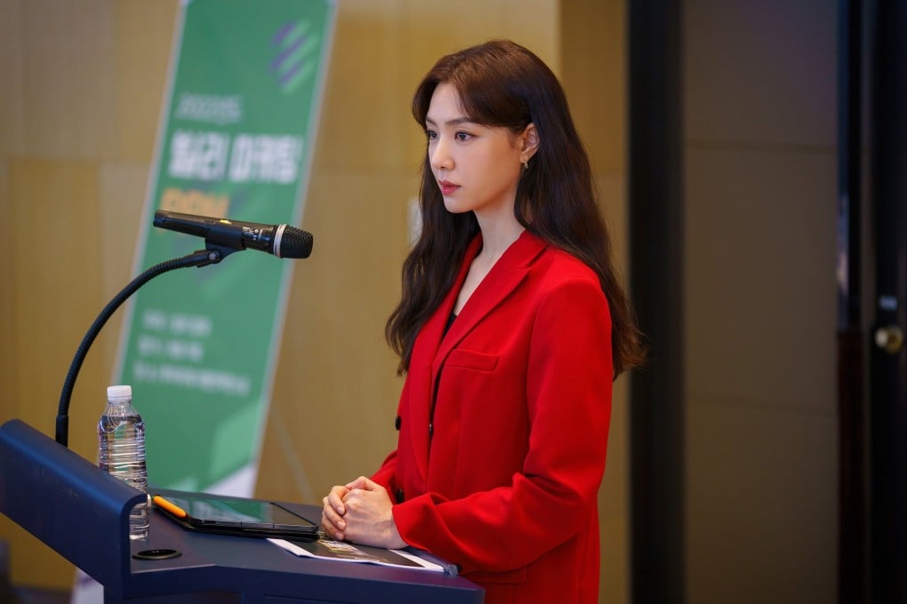Seo Ji-hye plays an office worker who can tell people’s futures if she kisses them, in a still from Disney’s Kiss Sixth Sense.