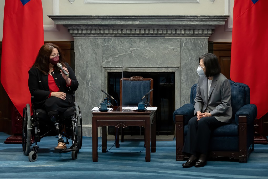 Tsai Ing-wen welcomed US senator Tammy Duckworth to Taipei. Photo: AP