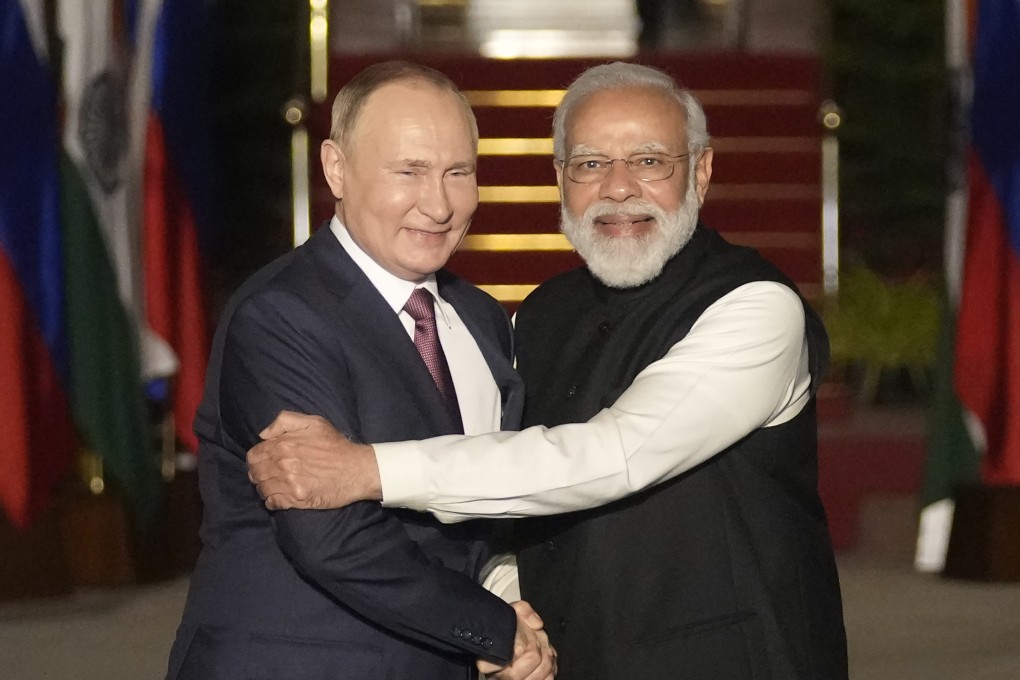 Russian President Vladimir Putin (L) and Indian Prime Minister Narendra Modi (R) meet in New Delhi on December 6, 2021. Photo: AP