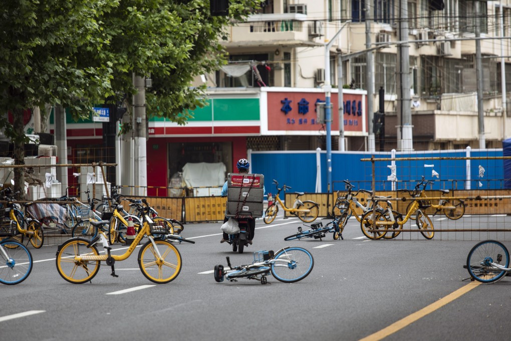 A food delivery worker navigates between shared bicycles during a lockdown in Shanghai on May 16. Photo: Bloomberg
