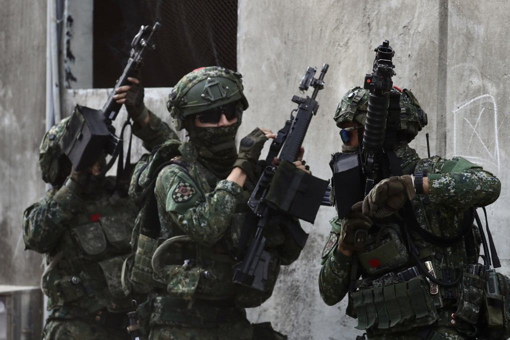 Taiwanese military personnel take part in an urban warfare drill in Kaohsiung, Taiwan, on January 6. Photo: EPA-EFE