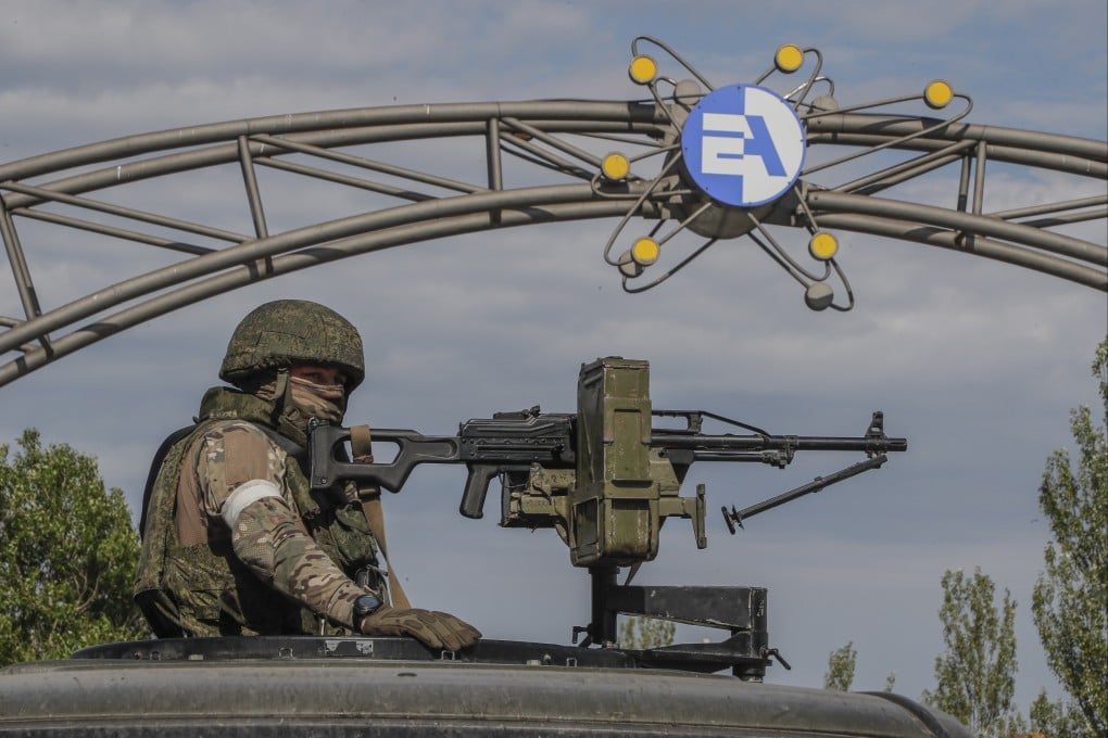 A Russian servicemen on guard in front of the main entrance of the Zaporizhzhia Nuclear Power Station in Enerhodar, southeastern Ukraine. Photo: EPA-EFE