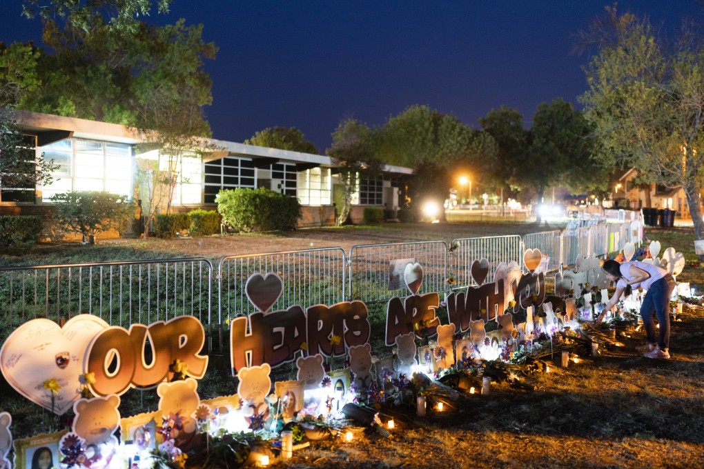 A woman visits a memorial at Robb Elementary School in Uvalde, Texas, on June 1 to pay her respects to the victims killed in the latest school shooting in the United States. Photo: AP