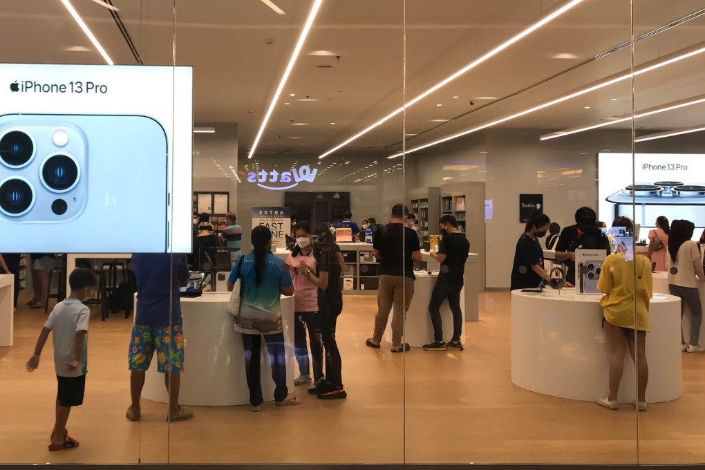 Weak consumer sentiment owing to increased global economic uncertainty and surging inflation amid the war in Ukraine are also expected to impact global smartphone shipments this year. Photo: Shutterstock