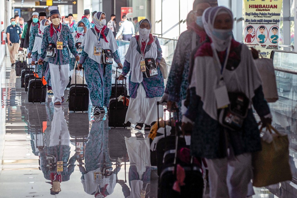 Indonesian pilgrims depart from Juanda International Airport in Surabaya for the pilgrimage to Mecca in Saudi Arabia. Photo: AFP