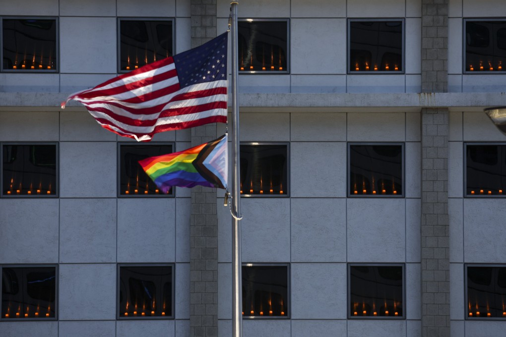 Electric candles line the windows of the US consulate in Central on Saturday. Photo: Yik Yeung-man