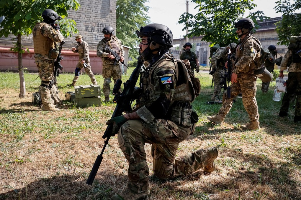 Members of a foreign volunteers unit which fights in the Ukrainian army take positions in Sievierodonetsk, Luhansk, Ukraine on June 2. Photo: Reuters