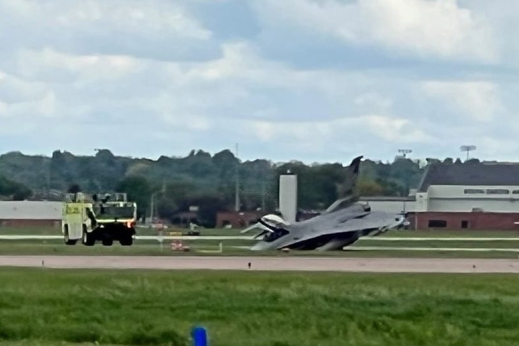 A Taiwanese F-16 fighter jet made a forced landing in Hawaii. Photo: Twitter