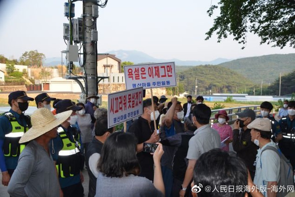 Pyeongsan in South Korea’s south is home to about 100 people, including recently retired liberal president Moon Jae-in. Conservative protesters have upset Moon and other elderly locals, with several taken to hospital with stress. Photo: Weibo