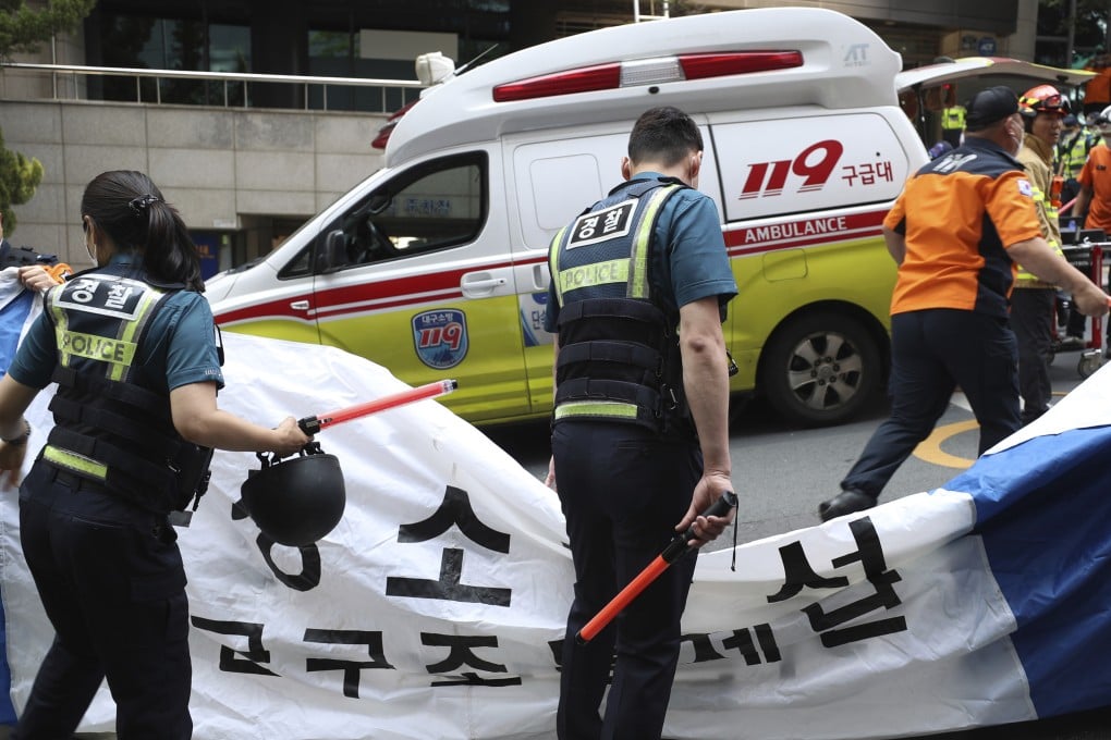 South Korean police officers and firefighters check around the scene of a fire in Daegu, South Korea, Thursday, June 9, 2022. Multiple people were killed and dozens of others were injured. Photo: AP
