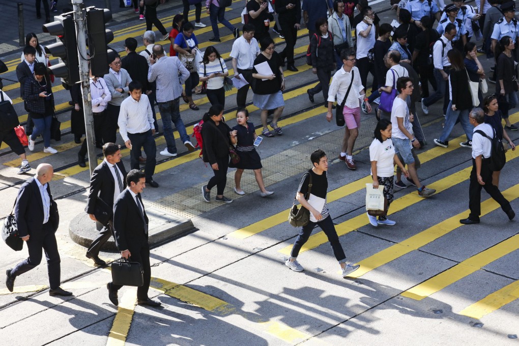General photo of commuters walking in Central. Photo: Felix Wong