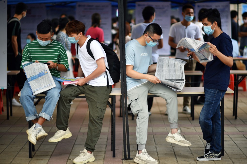Graduates at a job fair in Haikou, south China’s Hainan Province, April 18, 2020.  Photo: Xinhua