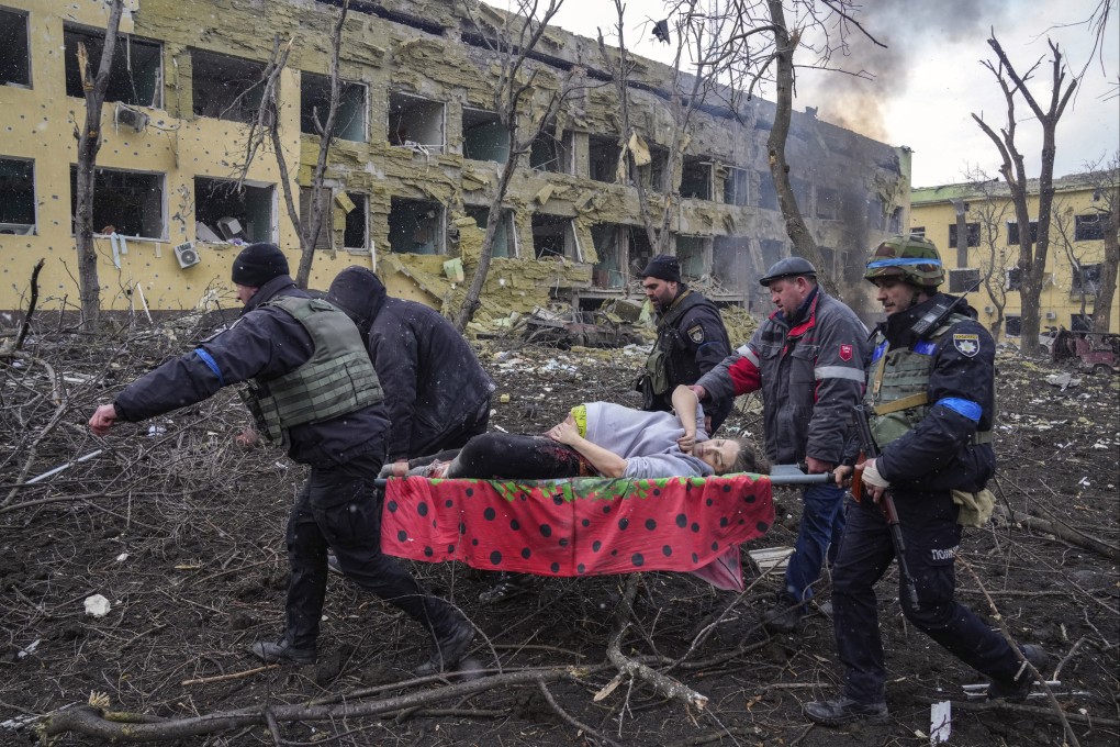 A pregnant woman injured during Russian shelling is evacuated from a maternity hospital in Mariupol, Ukraine. Photo: AP