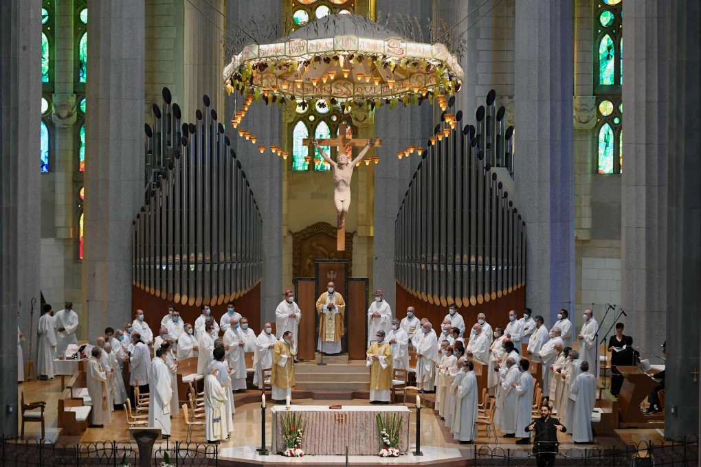 Priests celebrate a mass at the Sagrada Familia basilica in Barcelona. Photo: AFP