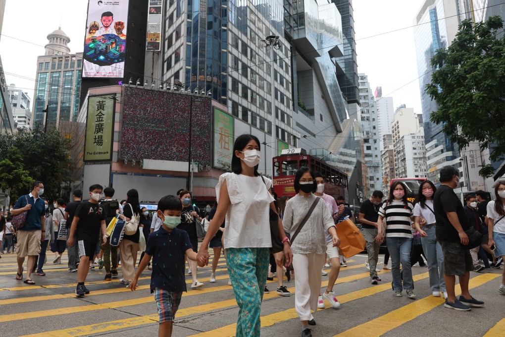 Shoppers in Causeway Bay. Photo: Edmond So