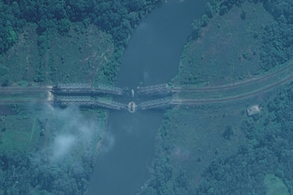 A satellite image shows damaged railroad bridges in the northwest of Sievierodonetsk, Ukraine on June 11, 2022. Photo: Maxar Technologies