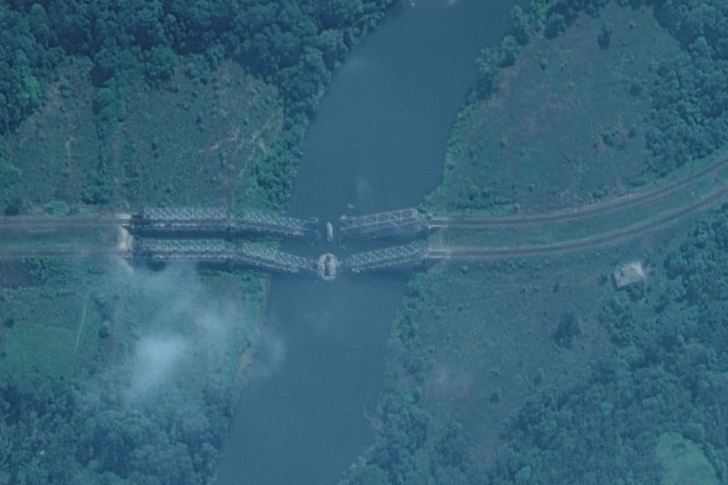 A satellite image shows damaged railroad bridges in the northwest of Sievierodonetsk, Ukraine on June 11, 2022. Photo: Maxar Technologies