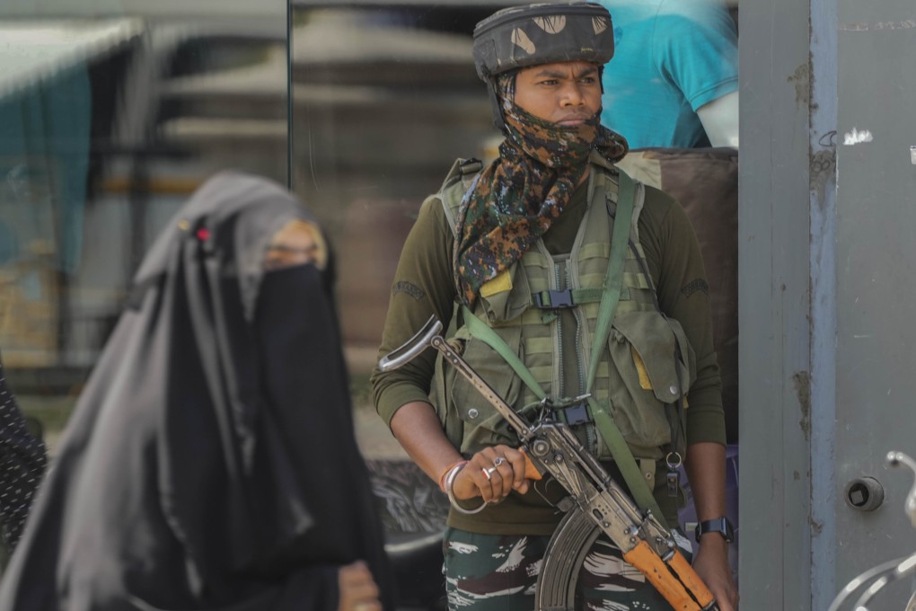An Indian paramilitary soldier stands guard at a market in Srinagar, Indian controlled Kashmir. Photo: AP