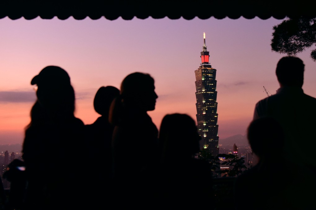 Tourists view the Taipei 101 skyscraper, a landmark in Taiwan, in January 2017. Photo: Xinhua