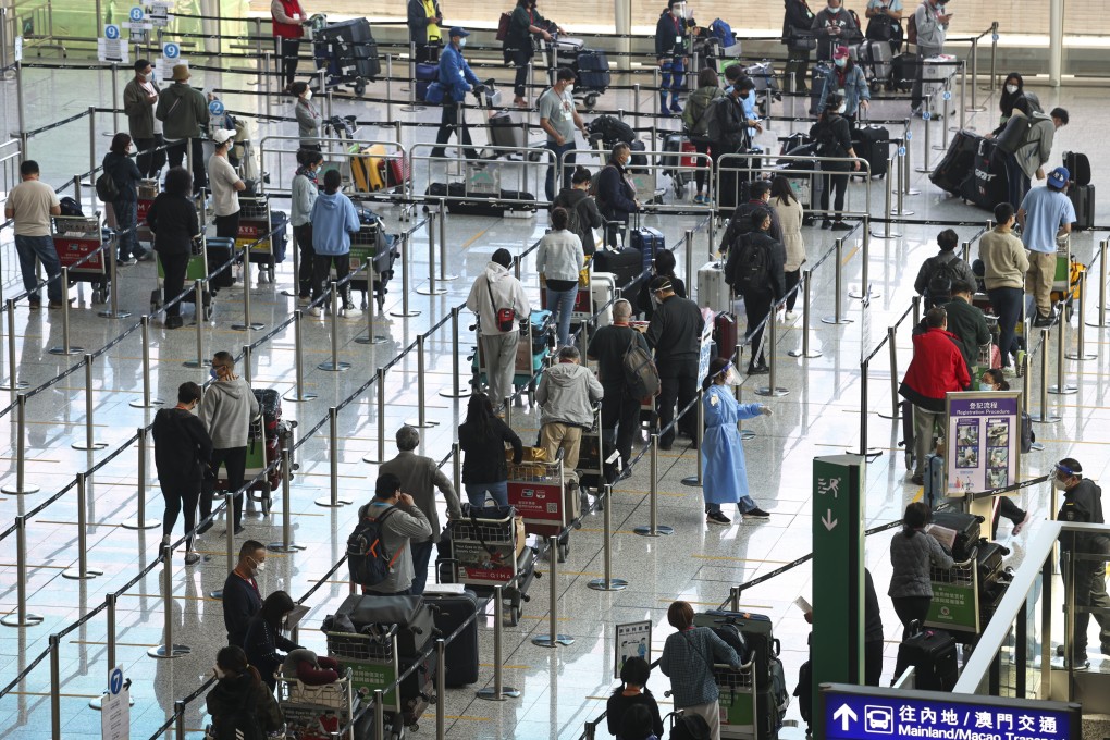 Arrivals at Hong Kong International Airport wait to be transported to their quarantine hotels. Photo: K. Y. Cheng
