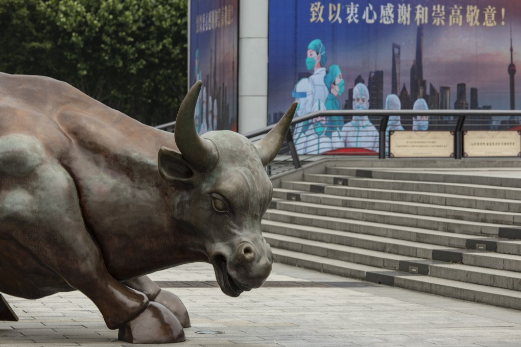 The Bund Bull statue and a screen displaying a thank you message for healthcare workers in Shanghai on June 1, 2022. Photo: Bloomberg