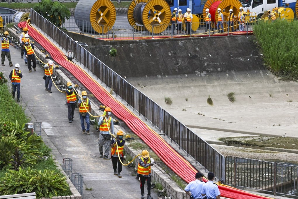 CLP workers fix cables that caught fire in Yuen Long. Photo: K. Y. Cheng