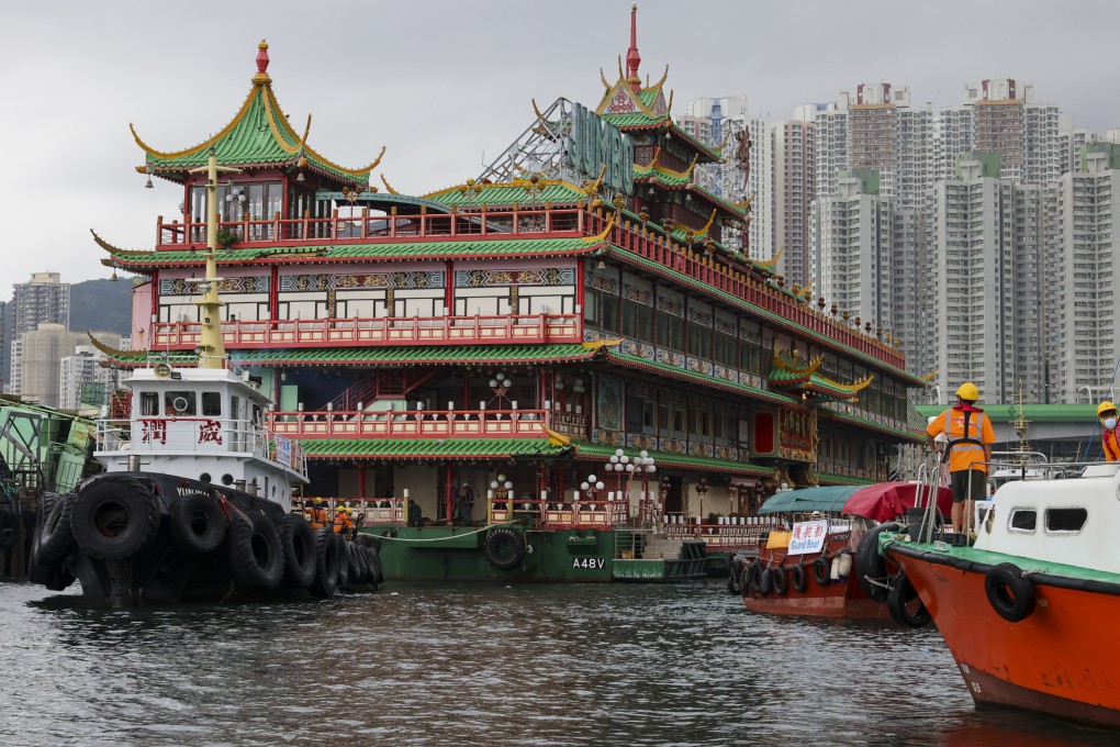 Tugboats begin the final journey of the Jumbo Floating Restaurant from Hong Kong’s Aberdeen Harbour to its ignominious grave at the bottom of the South China Sea. Photo: Dickson Lee