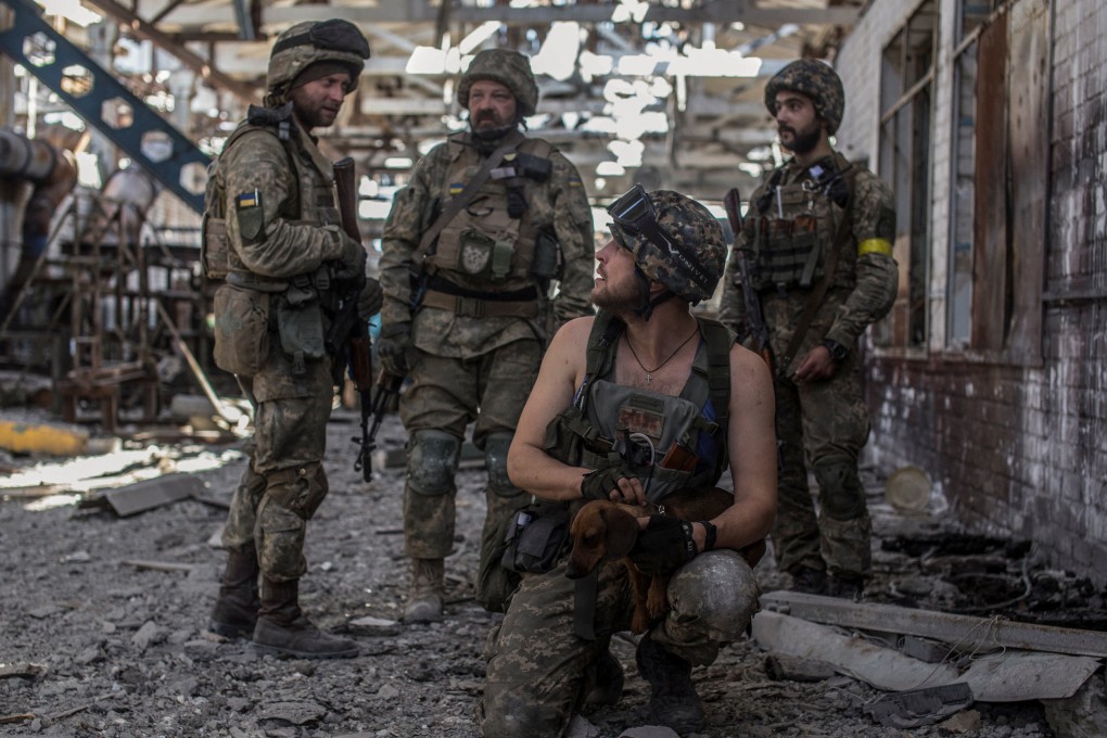 Ukrainian fighters in the industrial area of Sievierodonetsk on June 20. Remaining troops will retreat from the besieged city. Photo: Reuters