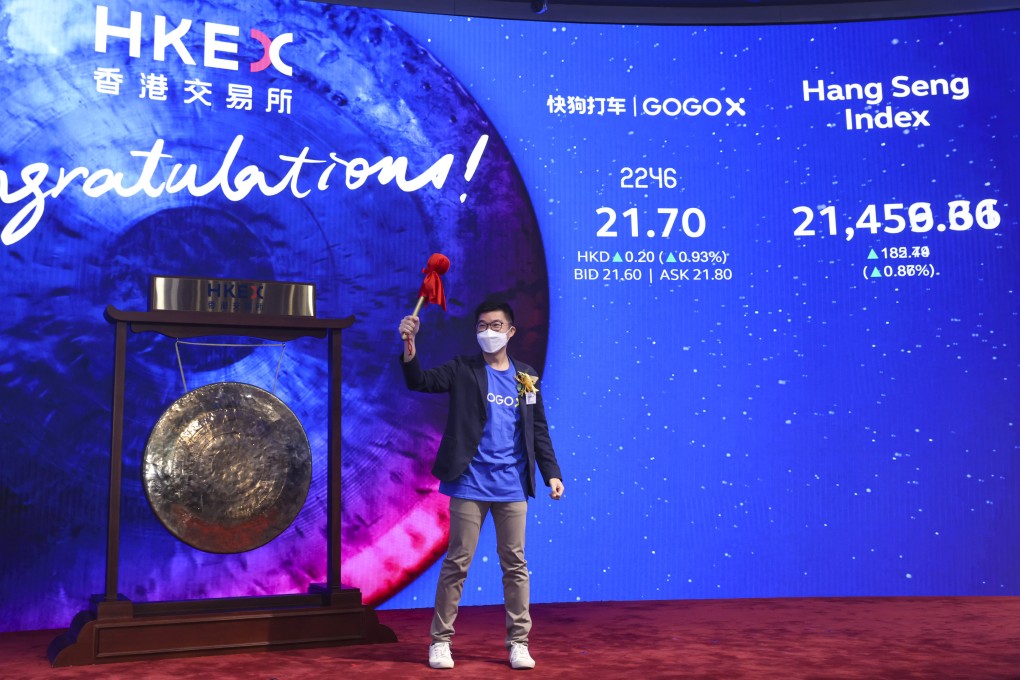 Steven Lam Hoi-yuen, executive director and co-chief executive officer of GOGOX, hits a gong at the company’s IPO launch on the Hong Kong Stock Exchange. Photo: Dickson Lee