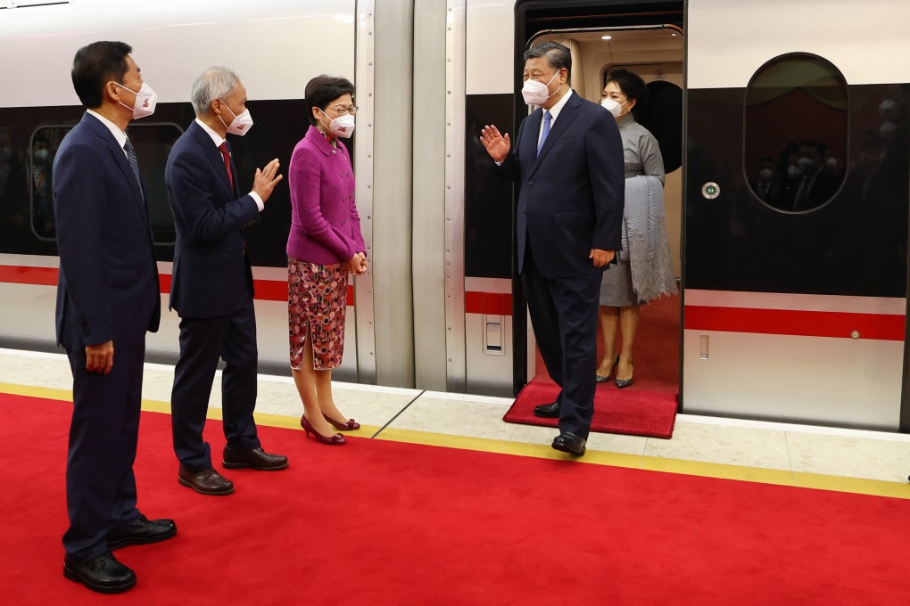 Hong Kong rolls out the red carpet to welcome Chinese President Xi Jinping and his wife Peng Liyuan. Photo: Xinhua