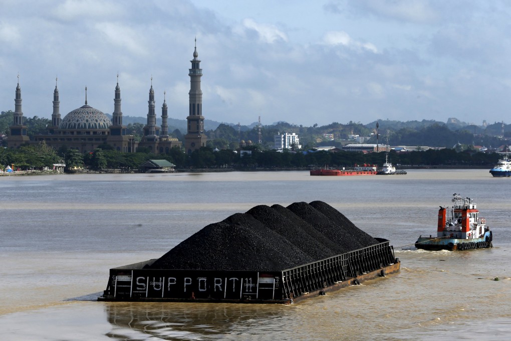A tug boat pulls a coal barge along a river in East Kalimantan province. Was Indonesia’s powerful coal lobby behind the country’s recent ban on renewable-energy exports? Photo: Reuters