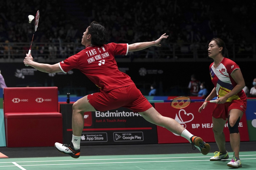 Hong Kong’s Tang Chun-man and Tse Ying-suet compete against Thailand’s Dechapol Puavaranukroh and Sapsiree Taerattanachai. Photo: AP
