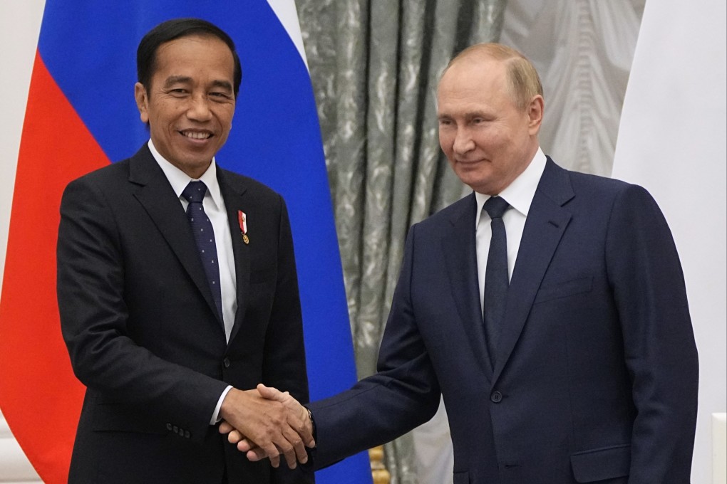 Russian President Vladimir Putin and Indonesian President Joko Widodo shake hands after their meeting in Moscow on Thursday. Photo: AP