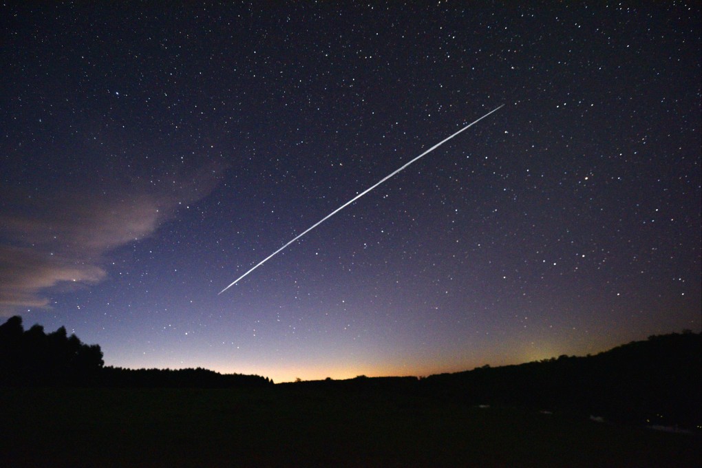 A long-exposure image shows a trail of a group of SpaceX’s Starlink satellites passing over Uruguay on February 7, 2021. Photo: AFP