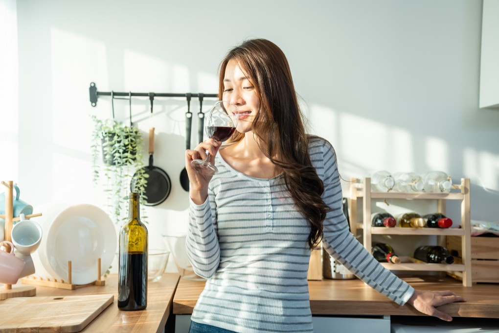 You say you’re a moderate drinker, but do you have one alcoholic drink a day or seven on a Saturday night? Moderate drinkers are more prone to binge drinking, a study found. Photo: Shutterstock