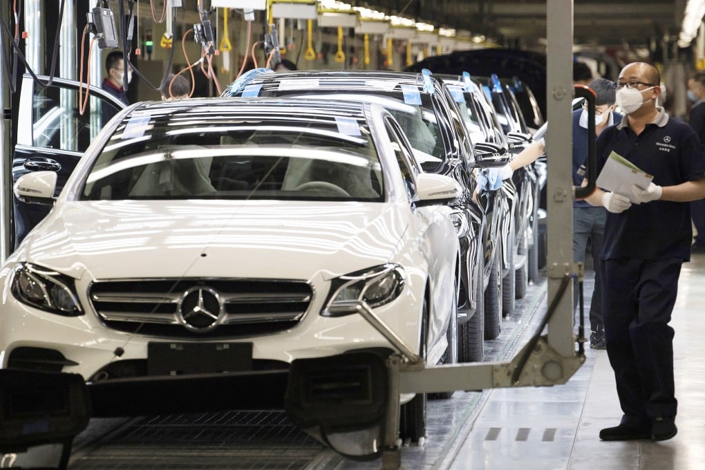 Workers inspect newly assembled cars at a factory of Beijing Benz Automotive Company, a German joint venture in China for Mercedes-Benz, in May 2020. Photo: AP