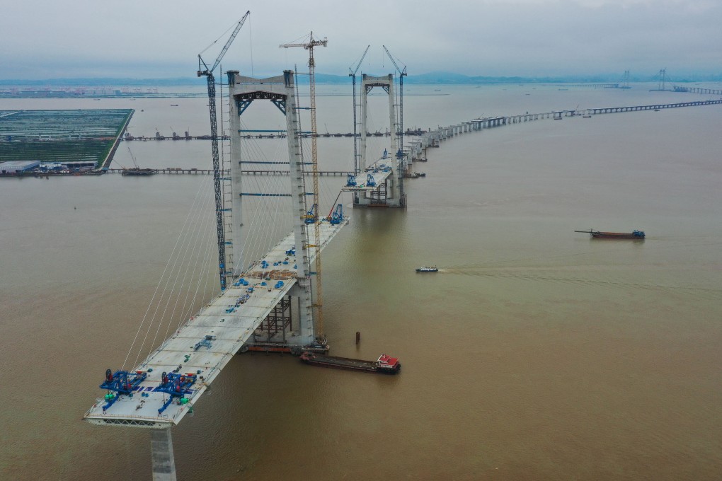 Local governments sold a record 1.94 trillion yuan (US$289 billion) worth of bonds last month, representing a year on year increase of 143.27 per cent, according to Great Wall Securities. Photo: Xinhua