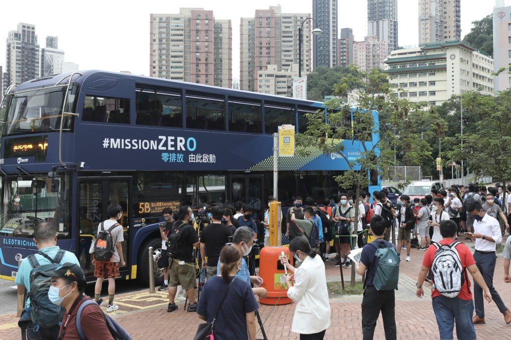 People queue up to board Hong Kong’s first electric bus from Bravo Transport Services Limited in Happy Valley on June 19. Photo: Xiaomei Chen