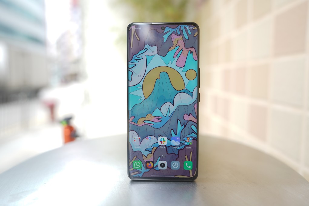 The Xiaomi 12S Ultra has a 6.7-inch 120Hz OLED display that looks great, but it’s the back of the phone that’s a game-changer, with a world-beating Sony/Leica camera. Photo: Ben Sin