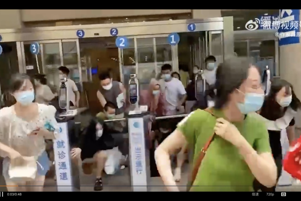 People run out of Ruijin Hospital as news breaks of the stabbing attack. Photo: Weibo