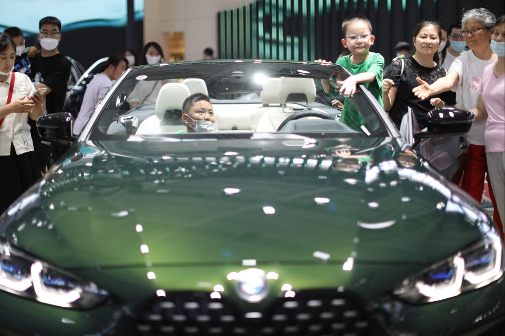 Visitors view a new car model during the Shenyang (China) International Automobile Industry Expo 2022 in Shenyang, in northeast China’s Liaoning province, on June 26, 2022. Photo: Xinhua