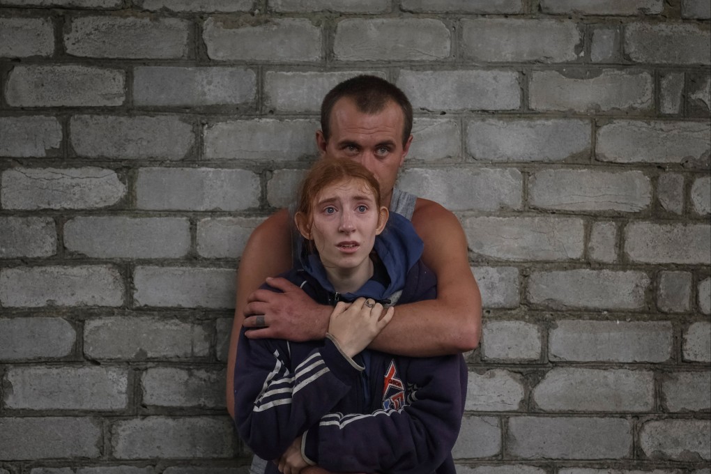 Local residents in the Ukraine city of Chasiv Yar watch rescuers search the rubble of a building hit by a missile strike. Photo: Reutets