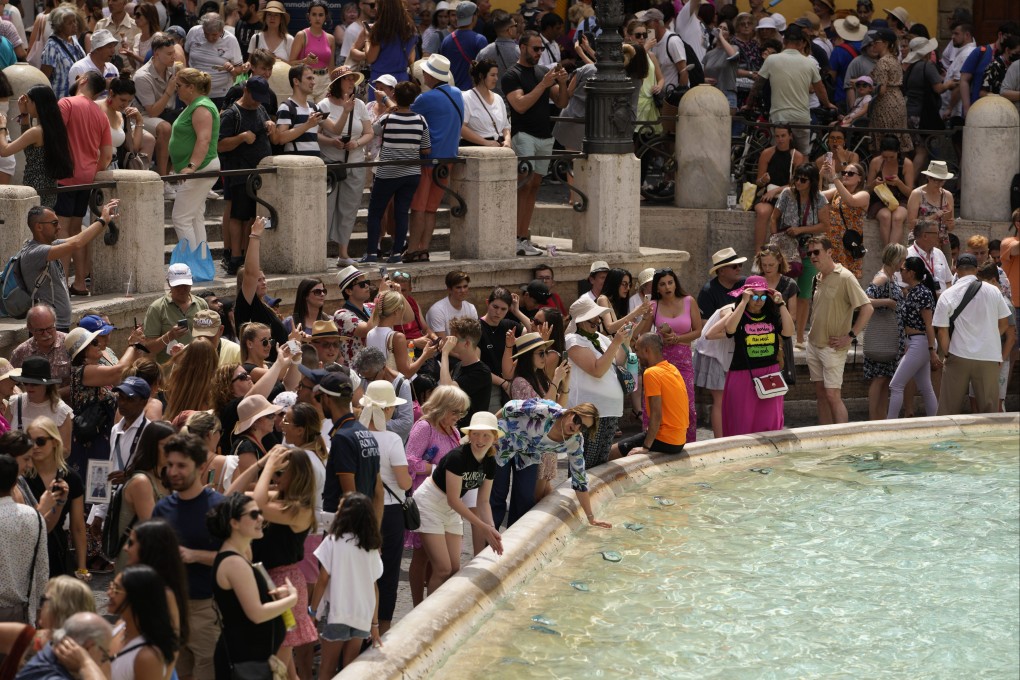 Tourists flock to Rome’s Trevi fountain on June 17, 2022. Photo: AP