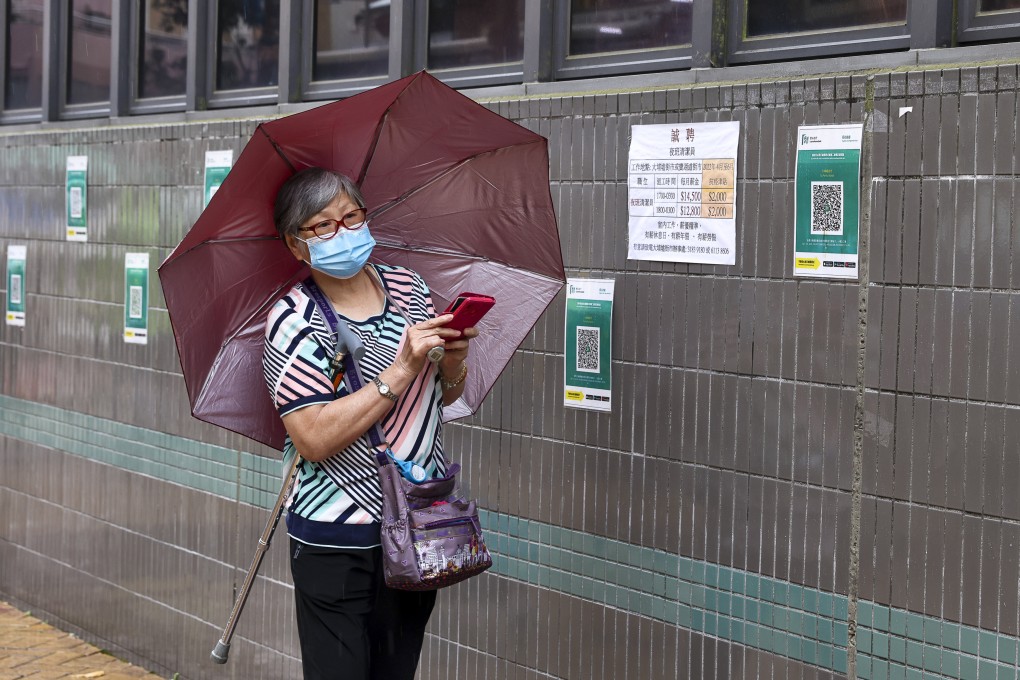 Concern groups say elderly residents will struggle to navigate a new health code system to be introduced as part of an upgrade to the “Leave Home Safe” app. Photo: K. Y. Cheng
